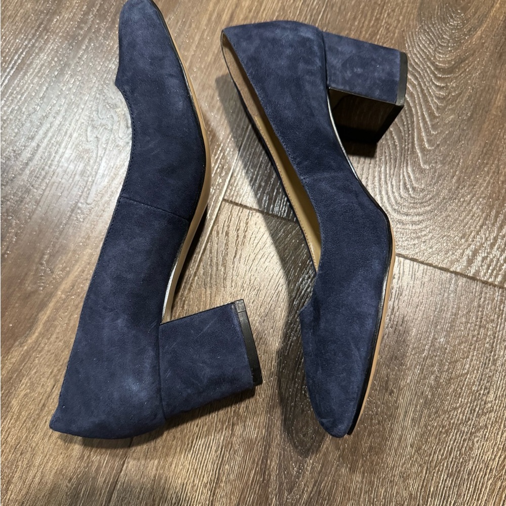 New. Elegant suede Navy Block Heel Pumps